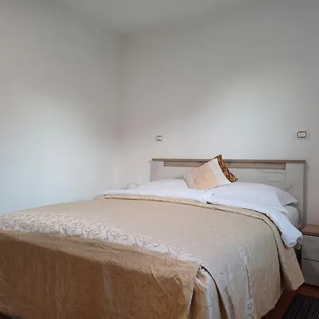 Lorie Apartment Segotici